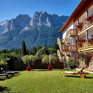 Romantik Alpenhotel Waxenstein Hotel